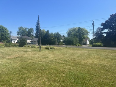 Located in Rockland's desirable South End, this well-landscaped - photo 4