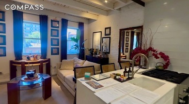 **Sophisticated Brownstone Two bedroom Co-op Apartment with - photo 4