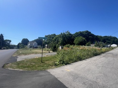 Located in Rockland's desirable South End, this well-landscaped - photo 6