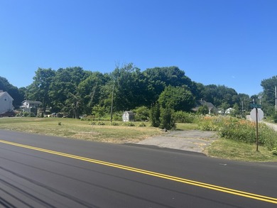 Located in Rockland's desirable South End, this well-landscaped - photo 8