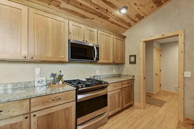 Meticulously maintained and move-in ready, this 6-bedroom - photo 11
