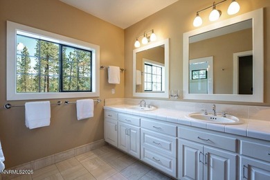 You'll love this pristine custom home in Uppaway Estates, a - photo 14