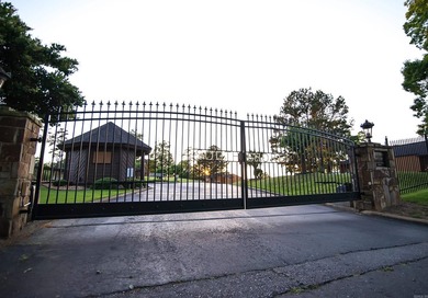 Lake Hamilton living has never been easier! Welcome to the gated - photo 36