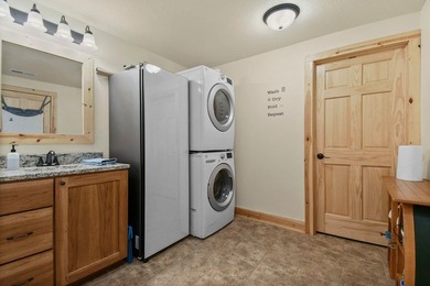 Meticulously maintained and move-in ready, this 6-bedroom - photo 42