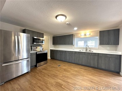 Welcome home to this beautifully remodeled 3-bed, 2-bath home in - photo 11