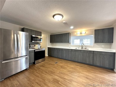 Welcome home to this beautifully remodeled 3-bed, 2-bath home in - photo 14