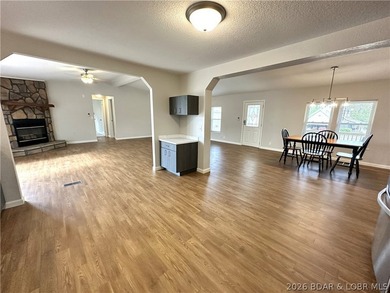 Welcome home to this beautifully remodeled 3-bed, 2-bath home in - photo 16