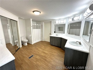 Welcome home to this beautifully remodeled 3-bed, 2-bath home in - photo 19