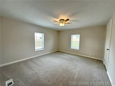 Welcome home to this beautifully remodeled 3-bed, 2-bath home in - photo 24