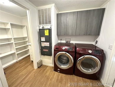 Welcome home to this beautifully remodeled 3-bed, 2-bath home in - photo 28