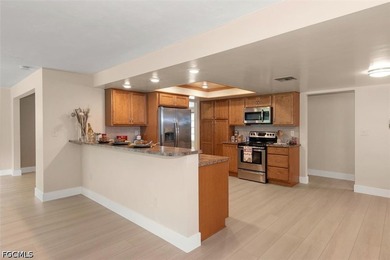 Welcome to this beautifully maintained, NO FLOOD ZONE, two-owner - photo 11