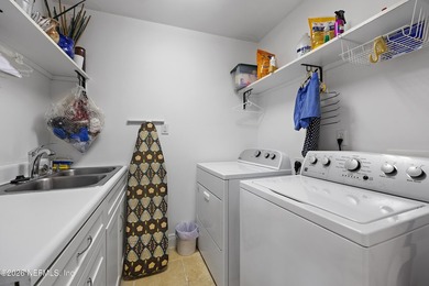 A spectacular WOW home, 3200 sq. ft. on one floor with no steps - photo 11