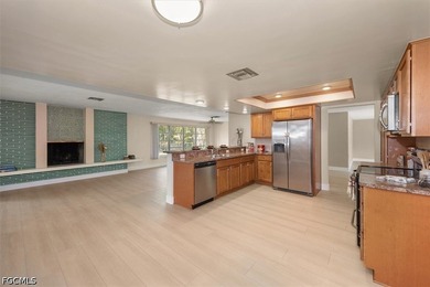 Welcome to this beautifully maintained, NO FLOOD ZONE, two-owner - photo 13
