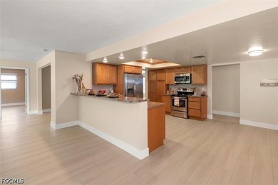 Welcome to this beautifully maintained, NO FLOOD ZONE, two-owner - photo 14