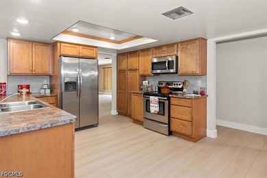 Welcome to this beautifully maintained, NO FLOOD ZONE, two-owner - photo 17