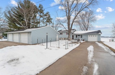 White Lake - Waupaca County Home For Sale in Weyauwega Wisconsin