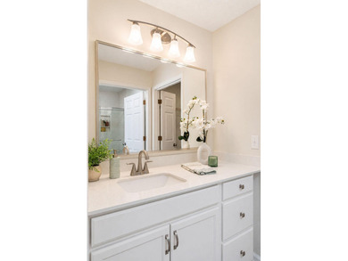 UPDATED PHOTOS! This adorable garden home has been completely - photo 18