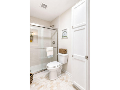 UPDATED PHOTOS! This adorable garden home has been completely - photo 20