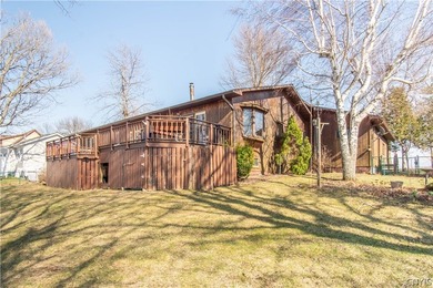 Charming Cedar sided lakefront Ranch home just outside Historic - photo 4