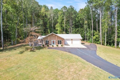 Lake Guntersville Home For Sale in Guntersville Alabama