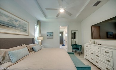 Turnkey pool home with western rear exposure, offering stunning - photo 21