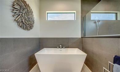 Turnkey pool home with western rear exposure, offering stunning - photo 25