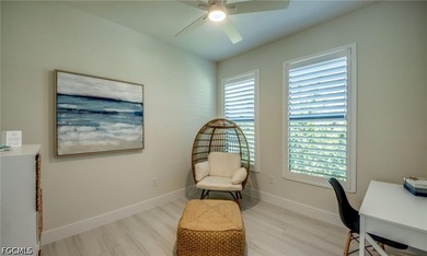 Turnkey pool home with western rear exposure, offering stunning - photo 32