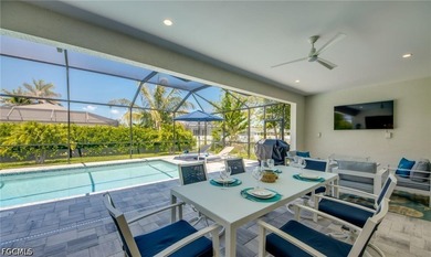 Turnkey pool home with western rear exposure, offering stunning - photo 36