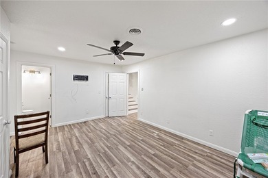 Completely remodeled and move in ready, this 4 bedroom, 3 bath - photo 34