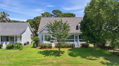 Overlooking the fairways in the desirable Tabby Park section of - photo 43