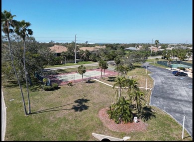 Welcome to your slice of Florida sunshine! This charming - photo 46