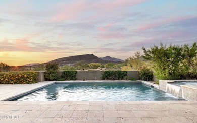 Soaring ceilings and walls of glass that open up to panoramic - photo 4