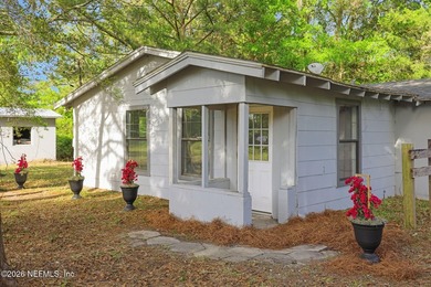 Charming Bungalow on 4.99 Acres on the Water Welcome to your - photo 11