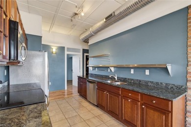 TOP-FLOOR PENTHOUSE VIBES|THE ULTIMATE URBAN LAUNCH! Why settle