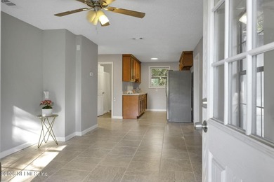 Charming Bungalow on 4.99 Acres on the Water Welcome to your - photo 12