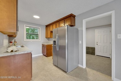 Charming Bungalow on 4.99 Acres on the Water Welcome to your - photo 16