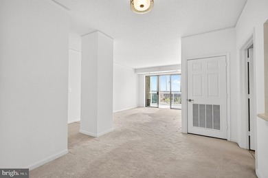 GREAT NEW PRICE on this freshly painted top floor unit with - photo 16