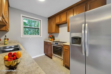 Charming Bungalow on 4.99 Acres on the Water Welcome to your - photo 17