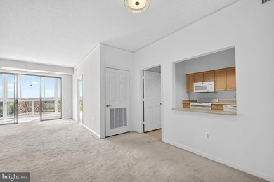 GREAT NEW PRICE on this freshly painted top floor unit with - photo 17