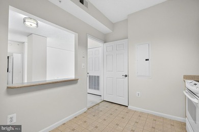 GREAT NEW PRICE on this freshly painted top floor unit with - photo 18