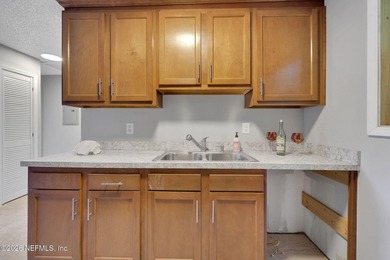 Charming Bungalow on 4.99 Acres on the Water Welcome to your - photo 20