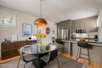 Set within Old Shell Point, this residence has been thoughtfully - photo 21