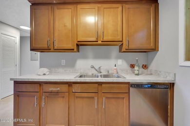 Charming Bungalow on 4.99 Acres on the Water Welcome to your - photo 21