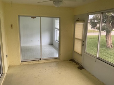 Welcome to this immaculate Home with an open Plan. Enjoy an - photo 21