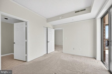 GREAT NEW PRICE on this freshly painted top floor unit with - photo 22