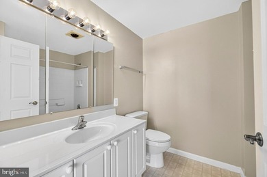 GREAT NEW PRICE on this freshly painted top floor unit with - photo 23