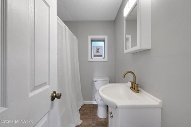 Charming Bungalow on 4.99 Acres on the Water Welcome to your - photo 26