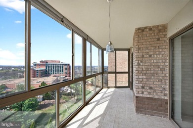GREAT NEW PRICE on this freshly painted top floor unit with - photo 27