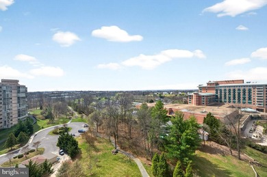 GREAT NEW PRICE on this freshly painted top floor unit with - photo 29