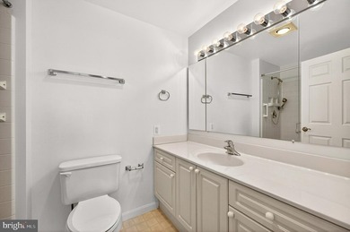 GREAT NEW PRICE on this freshly painted top floor unit with - photo 31